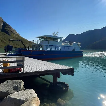 Vakantiehuis Fjellperlen Med Jacuzzi, Badstue&utsikt